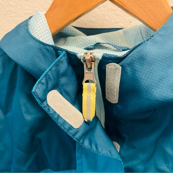 Girl’s Champion Venture Dry Lightweight Jacket Large - Picture 4 of 5